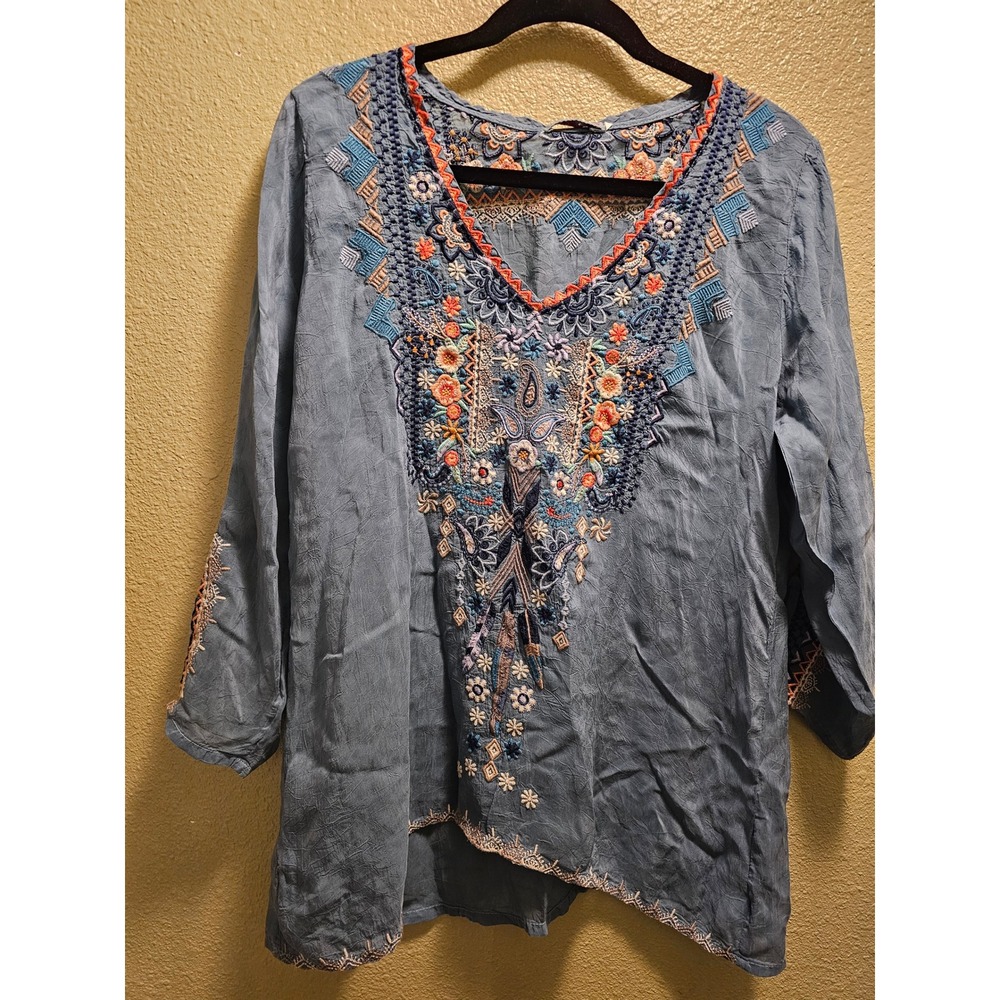 Johnny Was Blue Embroidered Silk Blend Tunic Blouse V-Neck Boho Top Size 3 NEW - Picture 2 of 7